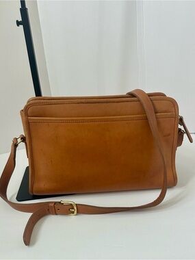 COACH Vintage Swagger Leather Crossbody/Shoulder Bag. Style 9820 80’s EUC Tan
